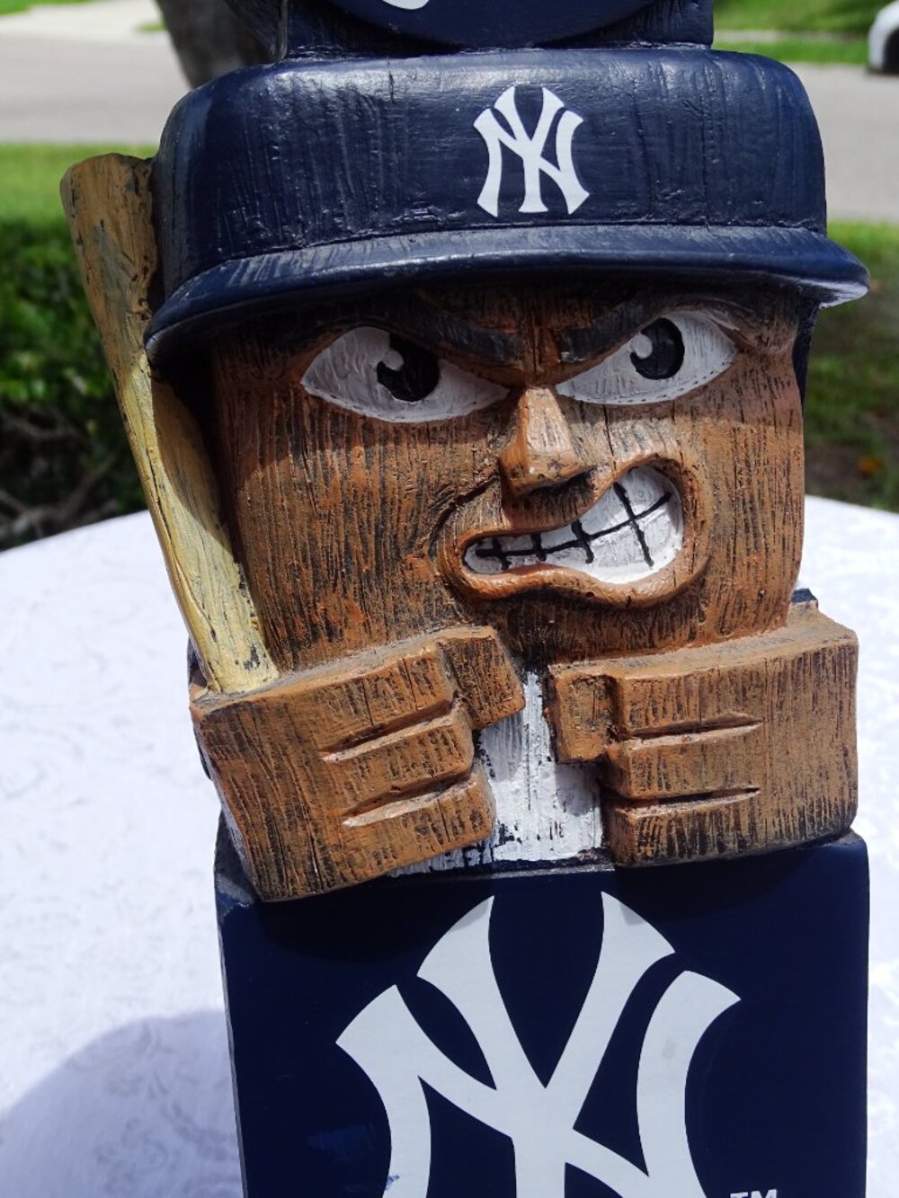 New York Yankees Tiki Totem Statue, Hand Painted 14 1/2" Tall - Picture 5 of 6